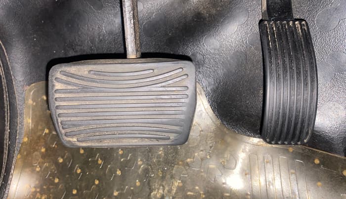 2020 Mahindra XUV500 W9 AT, Diesel, Automatic, 1,21,378 km, Pedals