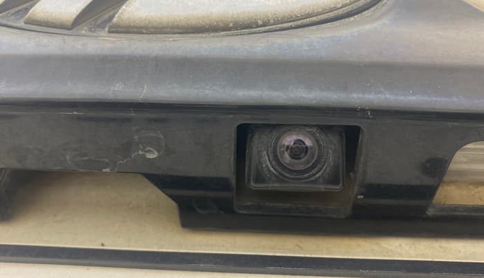 2020 Mahindra XUV500 W9 AT, Diesel, Automatic, 1,21,378 km, Parking Camera