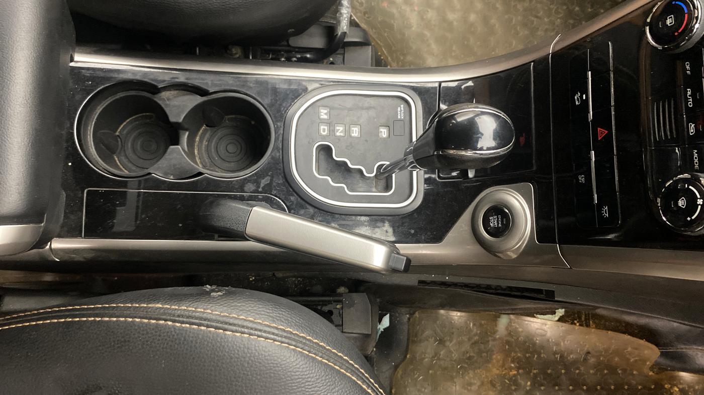 2020 Mahindra XUV500 W9 AT, Diesel, Automatic, 1,21,434 km, Gear Lever