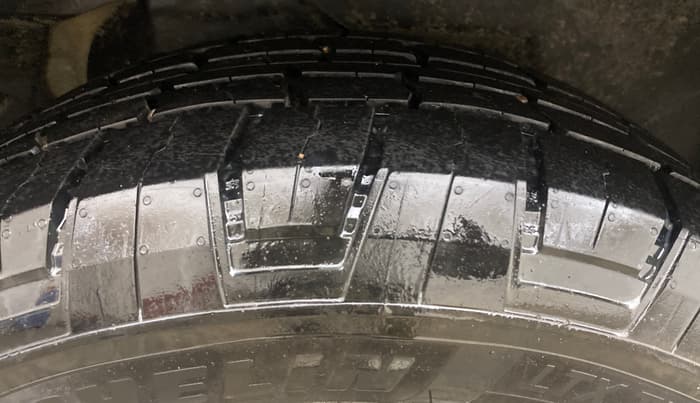 2020 Mahindra XUV500 W9 AT, Diesel, Automatic, 1,21,378 km, Right Rear Tyre Tread