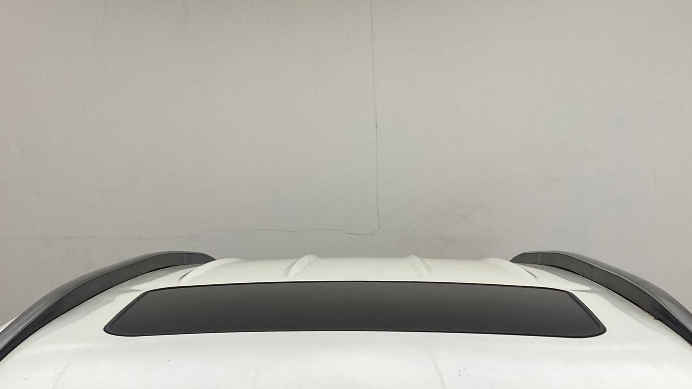 2020 Mahindra XUV500 W9 AT, Diesel, Automatic, 1,21,434 km, Moonroof/ Sunroof