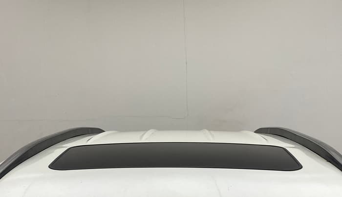 2020 Mahindra XUV500 W9 AT, Diesel, Automatic, 1,21,378 km, Moonroof/ Sunroof