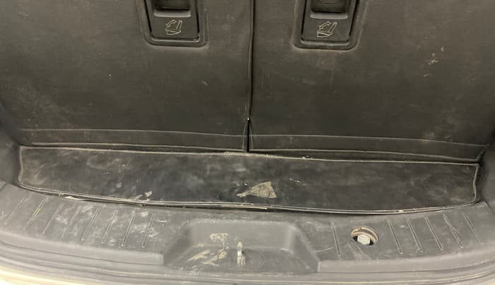 2020 Mahindra XUV500 W9 AT, Diesel, Automatic, 1,21,378 km, Boot Inside