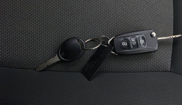 2017 Tata Tiago XT PETROL, Petrol, Manual, 51,005 km, Key Close Up