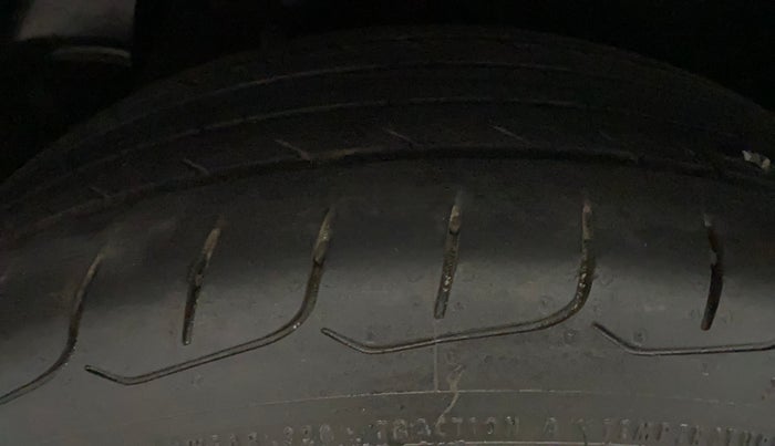 2016 Hyundai Creta SX (O) 1.6 DIESEL, Diesel, Manual, 1,05,451 km, Right Rear Tyre Tread