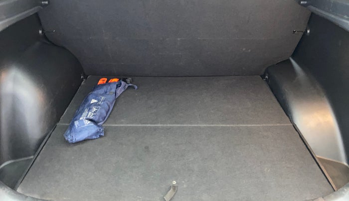 2016 Hyundai Creta SX (O) 1.6 DIESEL, Diesel, Manual, 1,05,451 km, Boot Inside