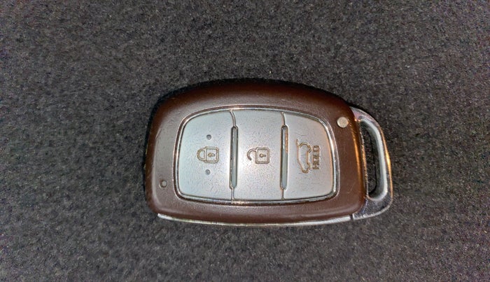 2016 Hyundai Creta SX (O) 1.6 DIESEL, Diesel, Manual, 1,05,451 km, Key Close Up