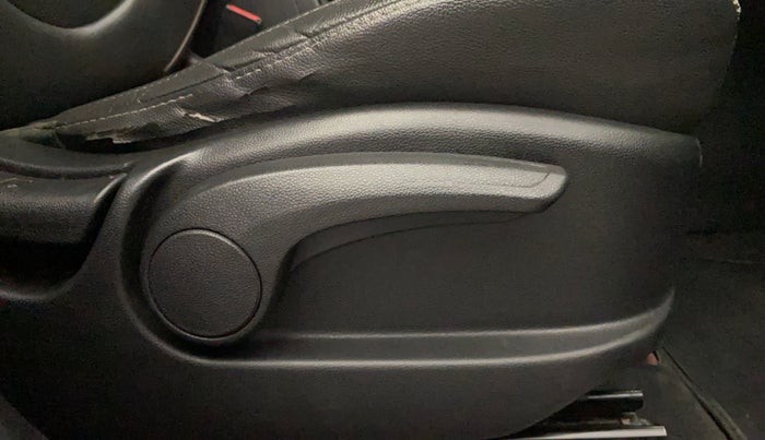 2016 Hyundai Creta SX (O) 1.6 DIESEL, Diesel, Manual, 1,05,451 km, Driver Side Adjustment Panel