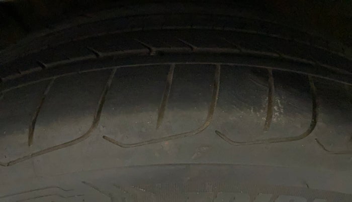 2016 Hyundai Creta SX (O) 1.6 DIESEL, Diesel, Manual, 1,05,451 km, Left Front Tyre Tread