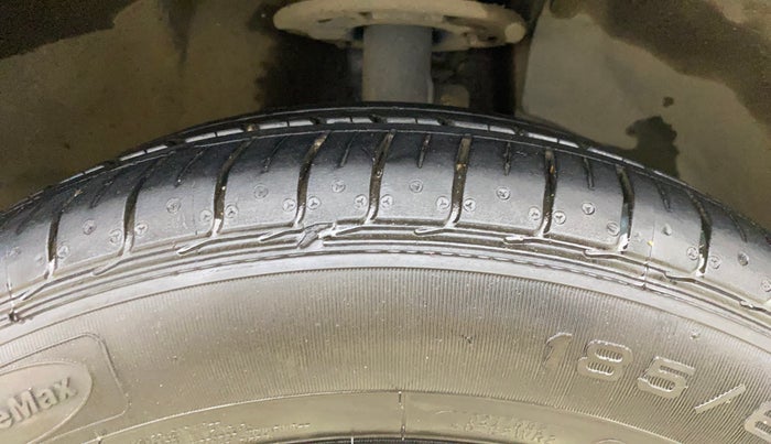 2017 Maruti Dzire ZXI PLUS AMT, Petrol, Automatic, 30,235 km, Right Front Tyre Tread
