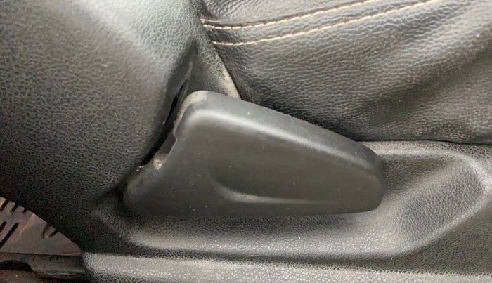 2019 Renault Kwid RXT 0.8 (O), Petrol, Manual, 59,071 km, Driver Side Adjustment Panel