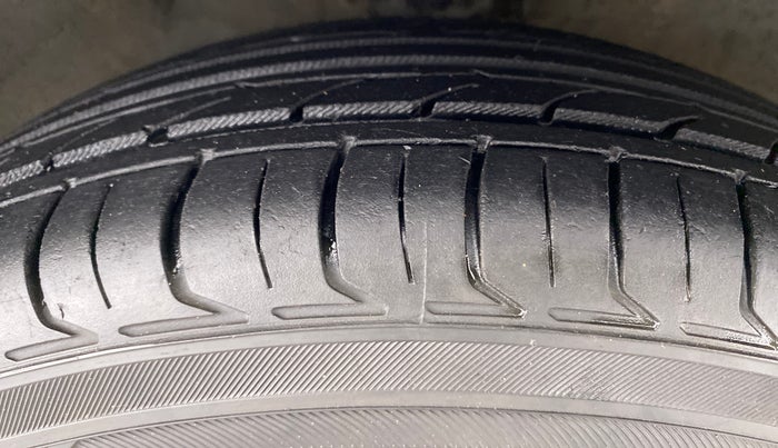 2011 Hyundai i10 MAGNA 1.2 KAPPA2, Petrol, Manual, 86,662 km, Right Front Tyre Tread