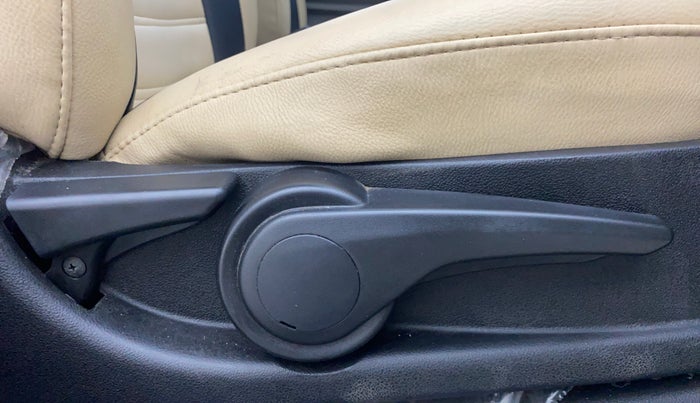 2018 Tata Tiago XZA PETROL, Petrol, Automatic, 54,703 km, Driver Side Adjustment Panel