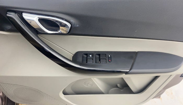 2018 Tata Tiago XZA PETROL, Petrol, Automatic, 54,703 km, Driver Side Door Panels Control