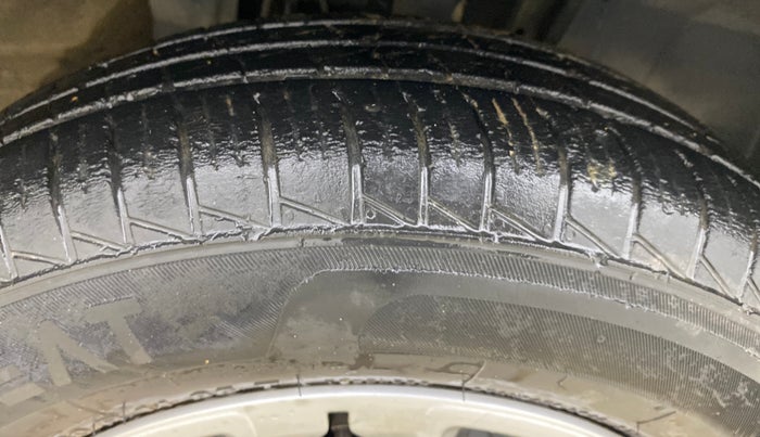 2021 Renault TRIBER RXT, Petrol, Manual, 19,686 km, Right Front Tyre Tread