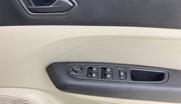 2021 Renault TRIBER RXT, Petrol, Manual, 19,686 km, Driver Side Door Panels Control