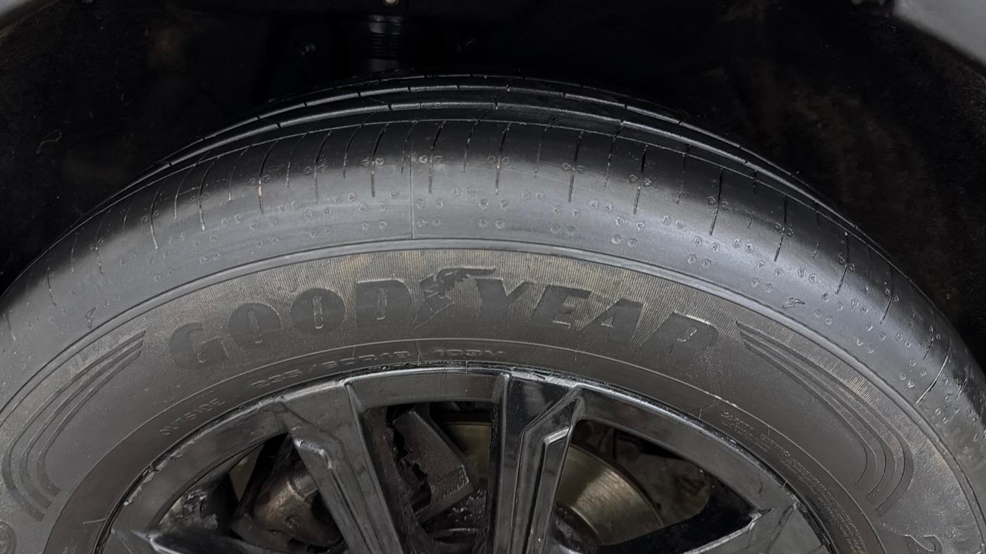 2022 Mahindra XUV700 AX 7 LUXURY D AT 7 STR, Diesel, Automatic, 55,727 km, Right Rear Tyre Tread