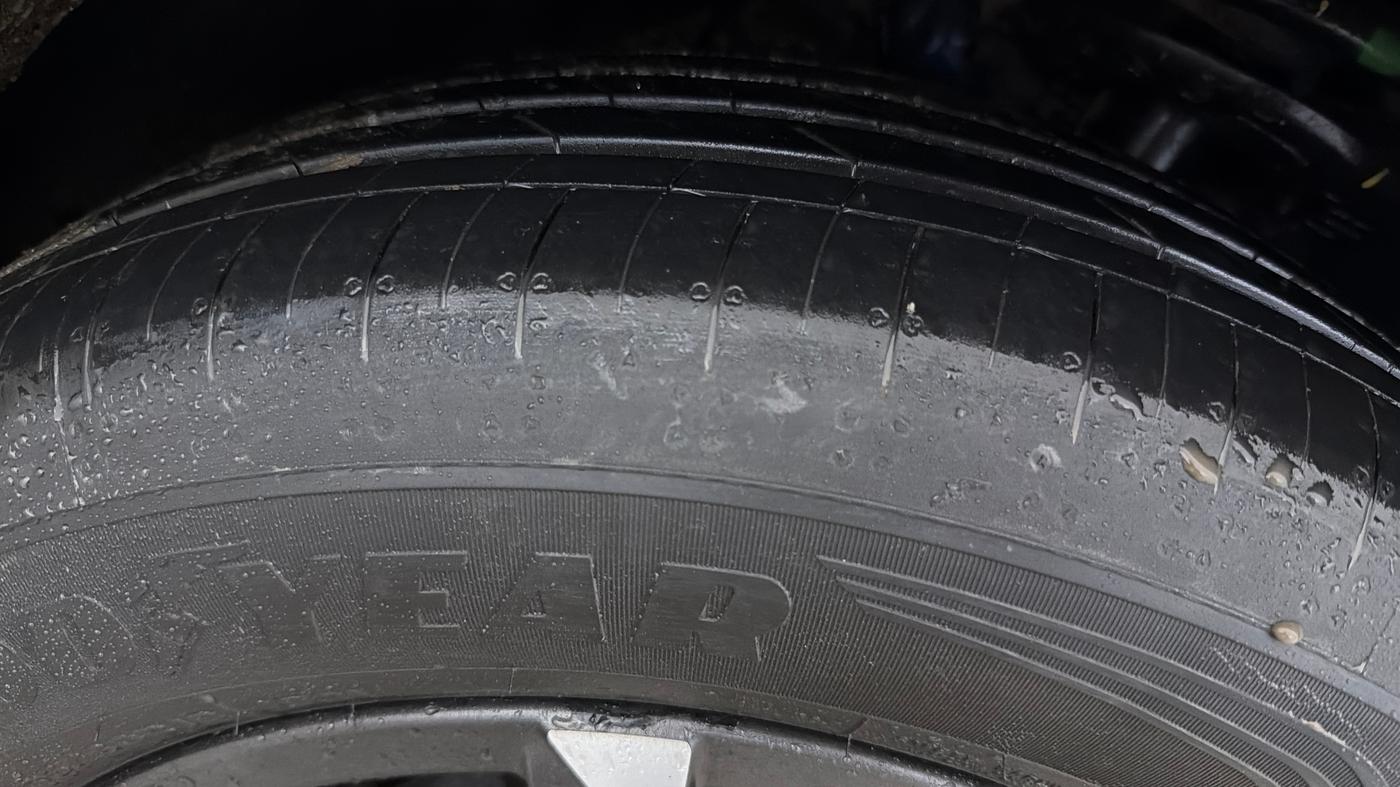 2022 Mahindra XUV700 AX 7 LUXURY D AT 7 STR, Diesel, Automatic, 55,727 km, Right Front Tyre Tread