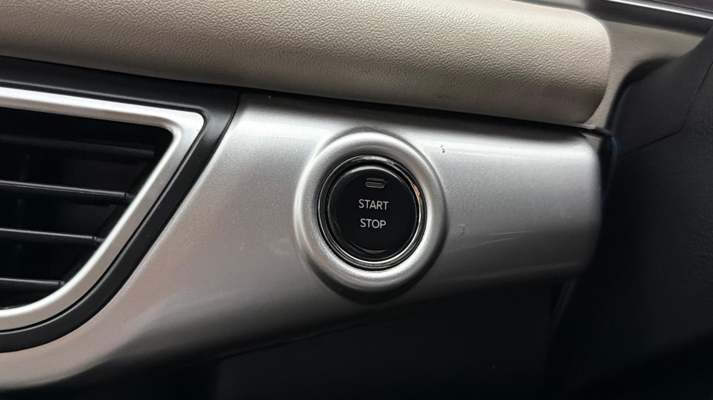 2022 Mahindra XUV700 AX 7 LUXURY D AT 7 STR, Diesel, Automatic, 55,727 km, Keyless Start/ Stop Button