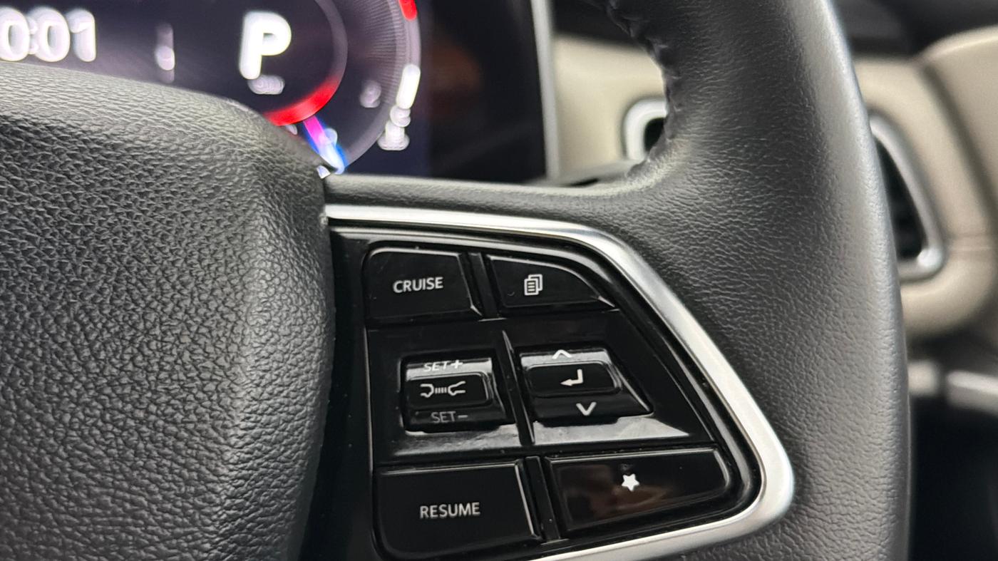 2022 Mahindra XUV700 AX 7 LUXURY D AT 7 STR, Diesel, Automatic, 55,727 km, Adaptive Cruise Control