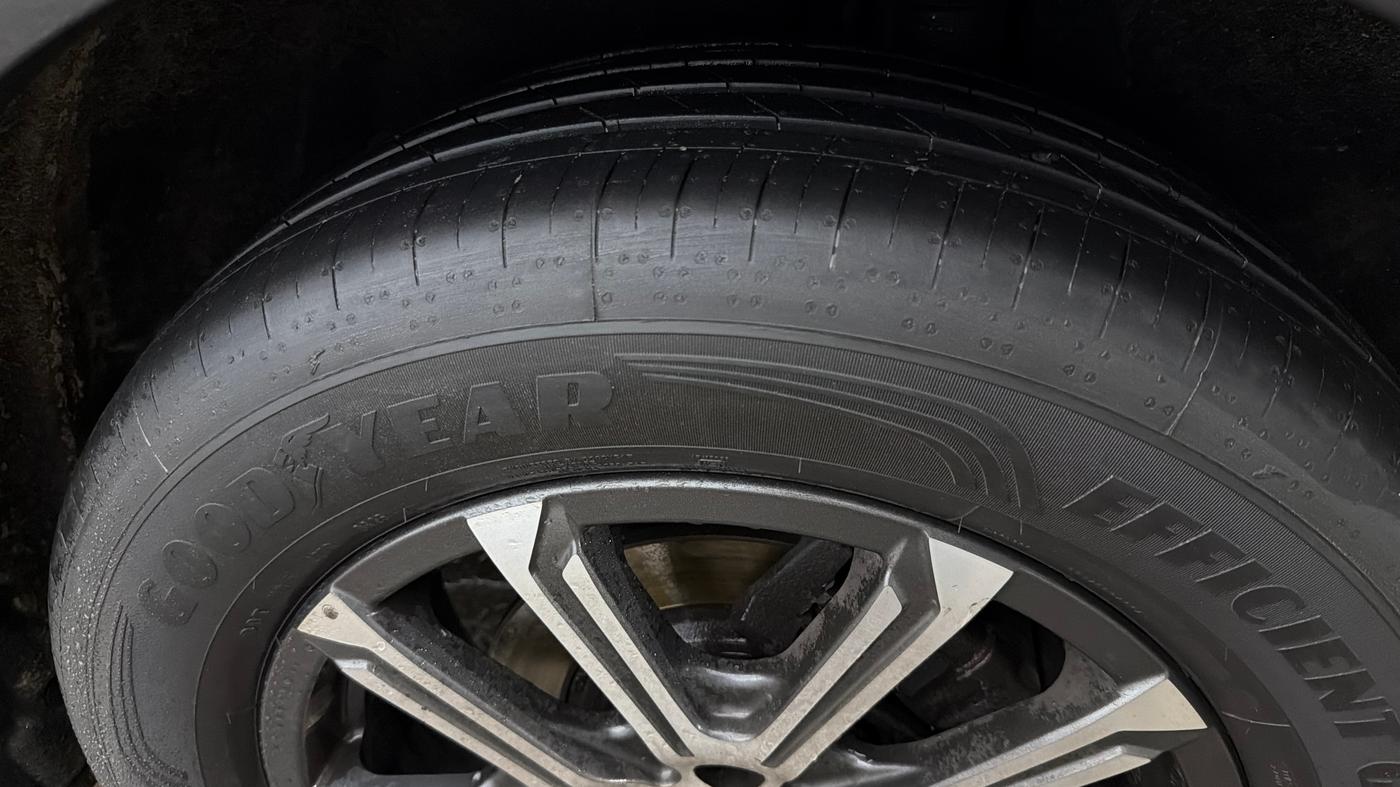 2022 Mahindra XUV700 AX 7 LUXURY D AT 7 STR, Diesel, Automatic, 55,727 km, Left Rear Tyre Tread
