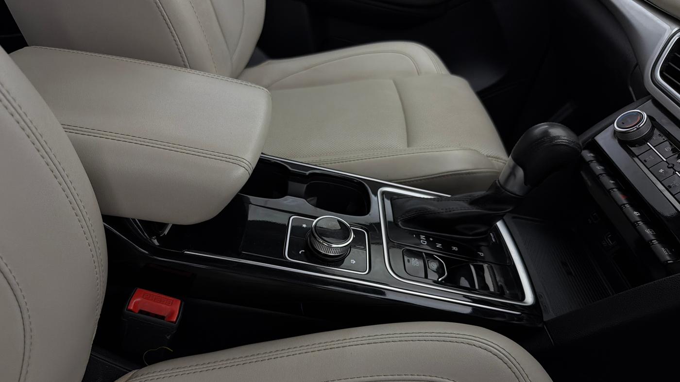2022 Mahindra XUV700 AX 7 LUXURY D AT 7 STR, Diesel, Automatic, 55,727 km, Gear Lever