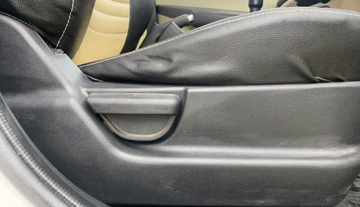 2013 Hyundai i20 MAGNA 1.2, Petrol, Manual, 66,167 km, Driver Side Adjustment Panel