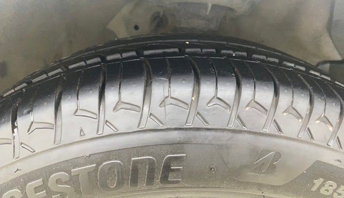 2013 Hyundai i20 MAGNA 1.2, Petrol, Manual, 66,167 km, Right Front Tyre Tread