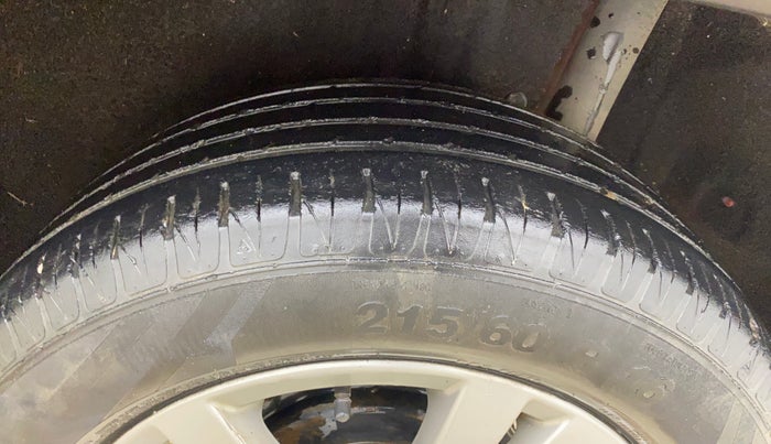 2017 Maruti Vitara Brezza ZDI PLUS DUAL TONE, Diesel, Manual, 71,121 km, Left Rear Tyre Tread