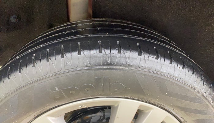 2017 Maruti Vitara Brezza ZDI PLUS DUAL TONE, Diesel, Manual, 71,121 km, Right Rear Tyre Tread