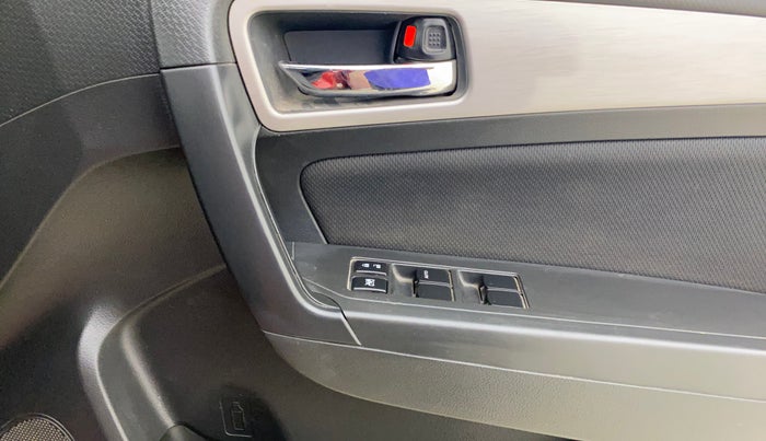 2017 Maruti Vitara Brezza ZDI PLUS DUAL TONE, Diesel, Manual, 71,121 km, Driver Side Door Panels Control