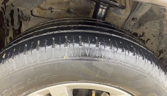 2017 Maruti Vitara Brezza ZDI PLUS DUAL TONE, Diesel, Manual, 71,121 km, Left Front Tyre Tread