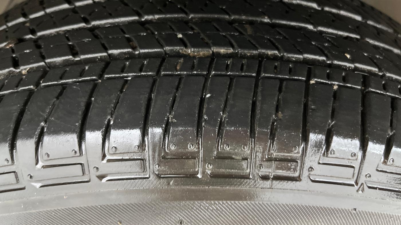 2014 Mahindra XUV500 W6, Diesel, Manual, 78,018 km, Left Front Tyre Tread