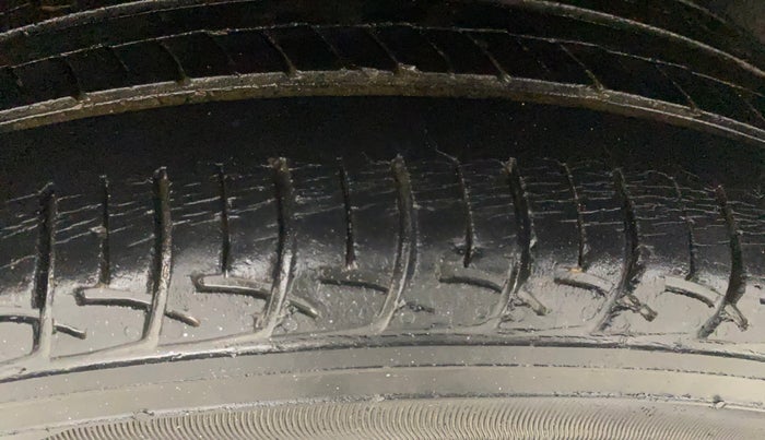 2017 Maruti Baleno DELTA DIESEL 1.3, Diesel, Manual, 35,333 km, Right Rear Tyre Tread