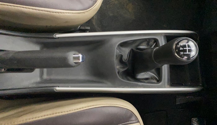 2017 Maruti Baleno DELTA DIESEL 1.3, Diesel, Manual, 35,333 km, Gear Lever