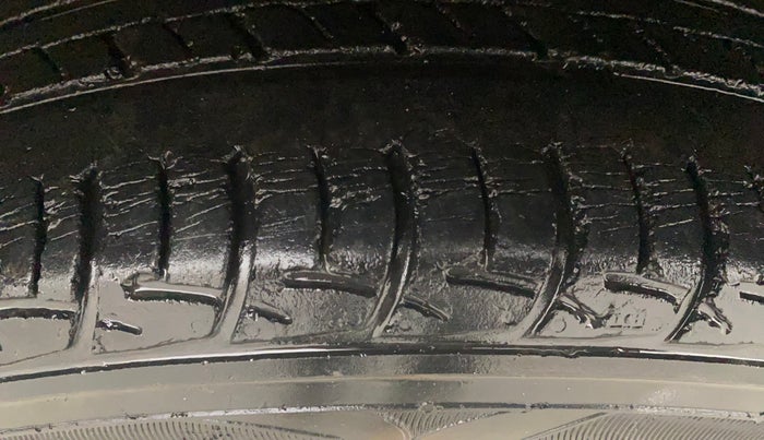 2017 Maruti Baleno DELTA DIESEL 1.3, Diesel, Manual, 35,333 km, Left Front Tyre Tread