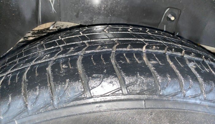 2021 Mahindra BOLERO NEO N 10, Diesel, Manual, 30,998 km, Right Rear Tyre Tread