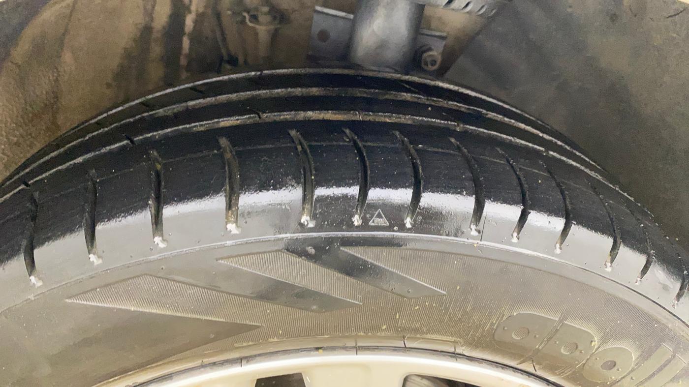2013 Volkswagen Polo HIGHLINE1.2L, Petrol, Manual, 54,808 km, Right Front Tyre Tread