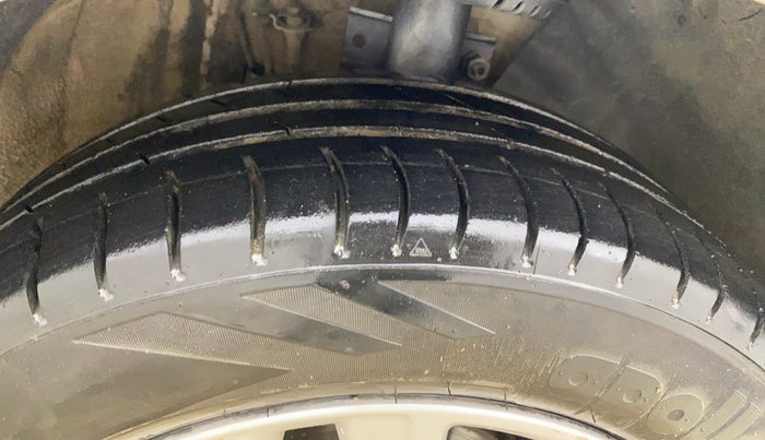 2013 Volkswagen Polo HIGHLINE1.2L, Petrol, Manual, 54,860 km, Right Front Tyre Tread