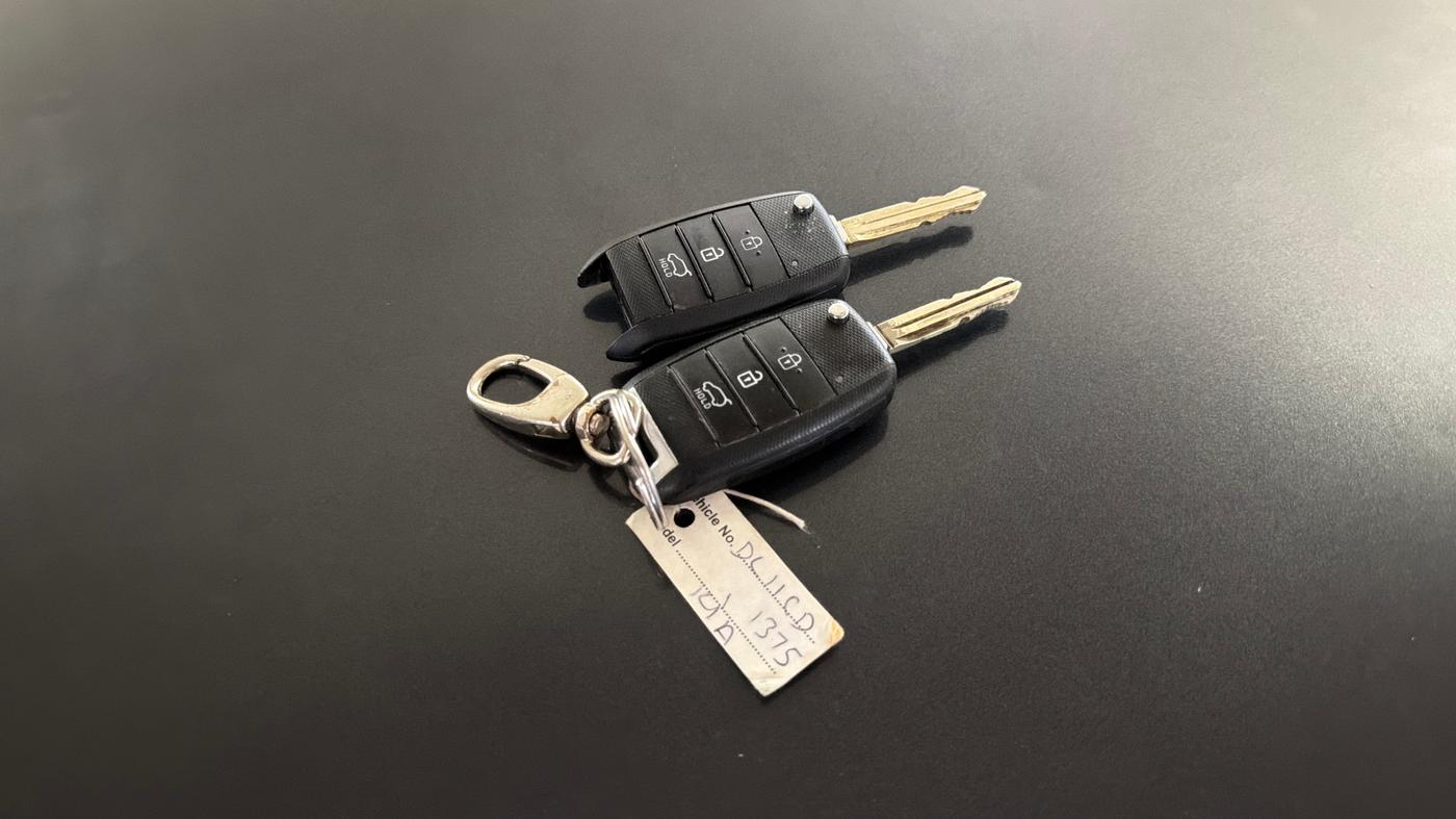 2022 KIA SONET HTK PLUS 1.2, Petrol, Manual, 40,801 km, Key Close Up