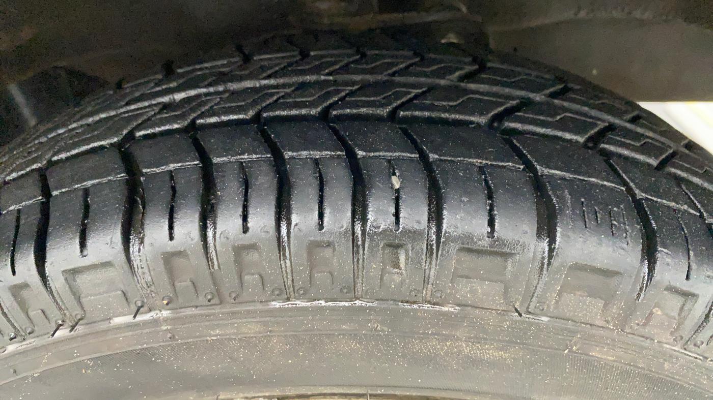 2020 Maruti Eeco 5 STR CNG WITH AC PLUSHTR, CNG, Manual, 25,722 km, Right Front Tyre Tread