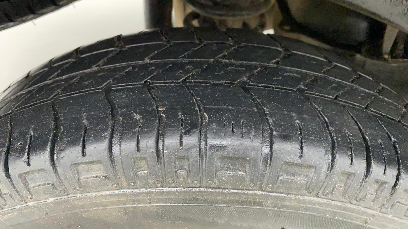 2020 Maruti Eeco 5 STR CNG WITH AC PLUSHTR, CNG, Manual, 25,722 km, Right Rear Tyre Tread