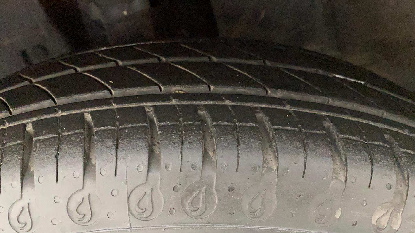 2020 Datsun Redi Go T(O) 1.0 AMT, Petrol, Automatic, 6,080 km, Left Front Tyre Tread