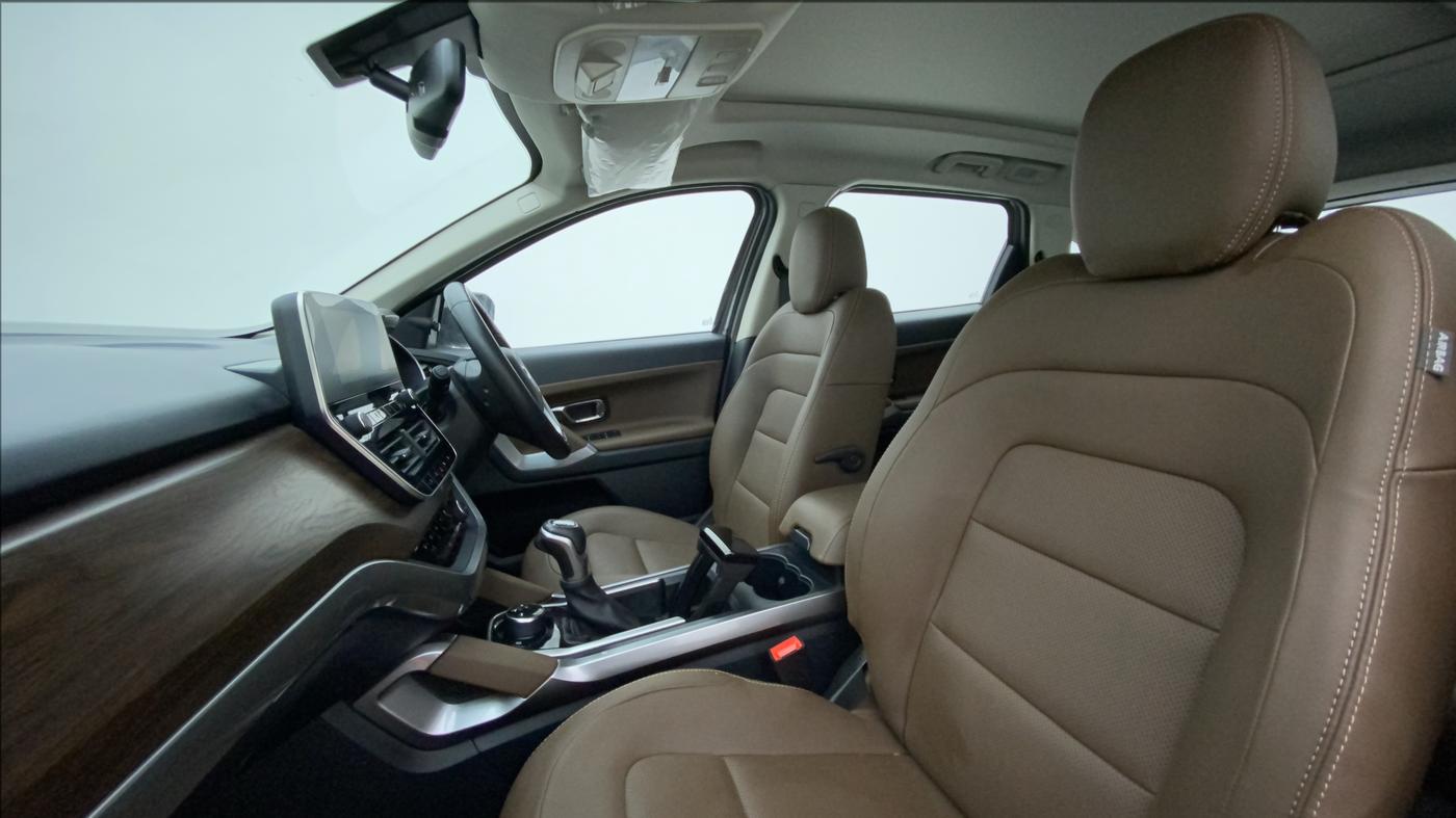 2022 Tata Harrier XZA PLUS 2.0L, Diesel, Automatic, 6,535 km, Right Side Front Door Cabin
