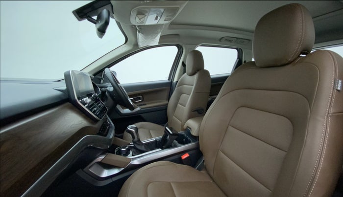 2022 Tata Harrier XZA PLUS 2.0L, Diesel, Automatic, 6,535 km, Right Side Front Door Cabin