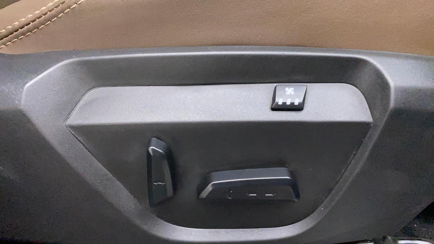 2022 Tata Harrier XZA PLUS 2.0L, Diesel, Automatic, 6,535 km, Driver Side Adjustment Panel