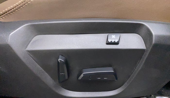 2022 Tata Harrier XZA PLUS 2.0L, Diesel, Automatic, 6,535 km, Driver Side Adjustment Panel