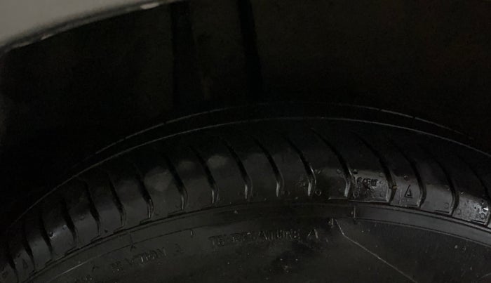 2016 Maruti Baleno DELTA PETROL 1.2, Petrol, Manual, 80,739 km, Right Rear Tyre Tread