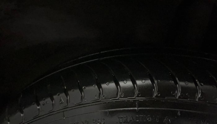 2016 Maruti Baleno DELTA PETROL 1.2, Petrol, Manual, 80,739 km, Left Rear Tyre Tread