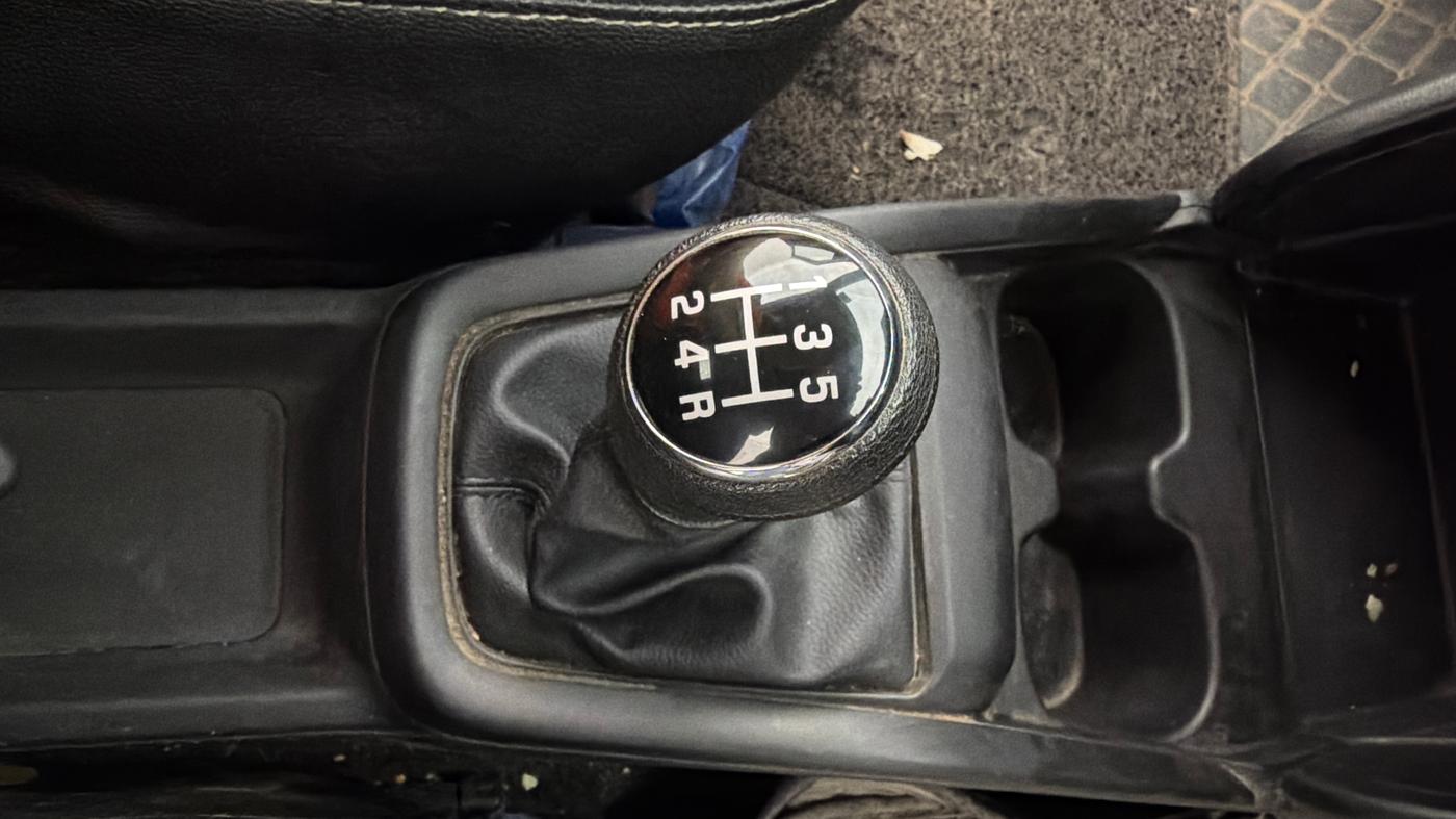 2024 Maruti Swift LXI, Petrol, Manual, 28,735 km, Gear Lever